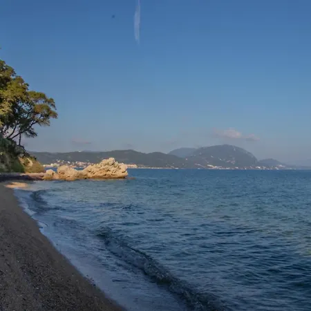 Beachfront Romantica Place 公寓 Agia Pelagia Chlomou