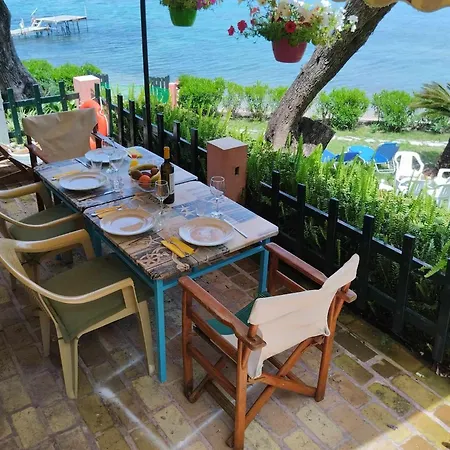 Beachfront Romantica Place 公寓 Agia Pelagia Chlomou